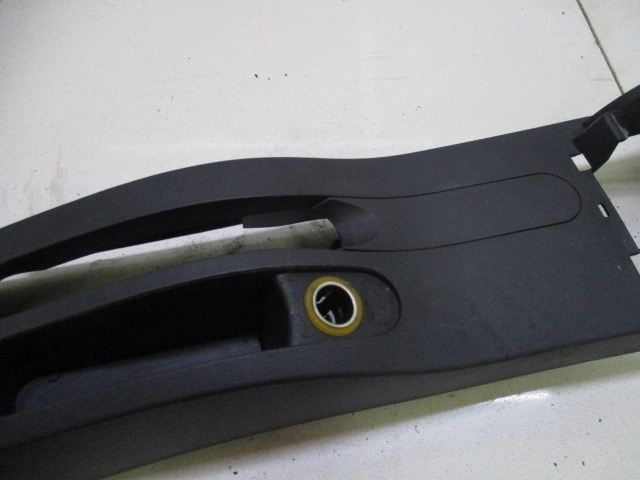 TUNNEL OBJECT HOLDER WITHOUT ARMREST OEM N. 8200407985 ORIGINAL PART ESED RENAULT CLIO (2005 - 05/2009) DIESEL 15  YEAR OF CONSTRUCTION 2008