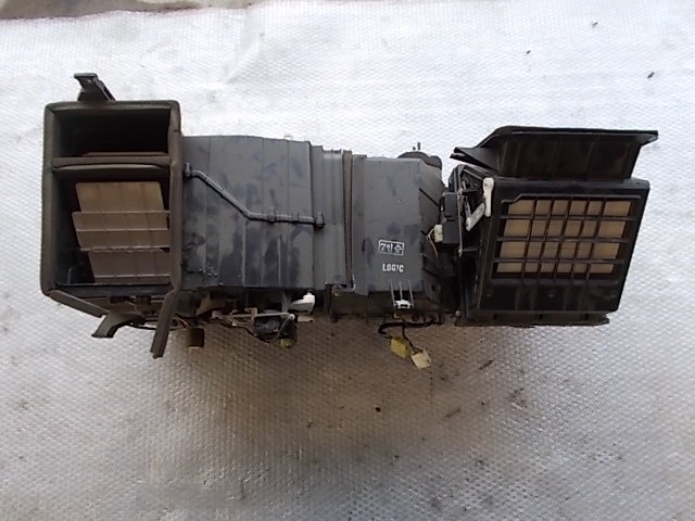 HEATER CORE UNIT BOX COMPLETE WITH CASE . OEM N.  ORIGINAL PART ESED KIA CARNIVAL MK1 (1998 - 2006)DIESEL 29  YEAR OF CONSTRUCTION 2000