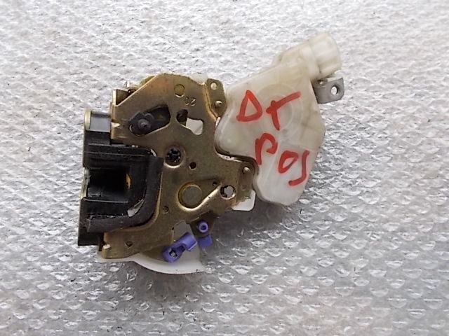 CENTRAL REAR RIGHT DOOR LOCKING OEM N. 82502AA21A ORIGINAL PART ESED NISSAN X-TRAIL T 30 (2001-08/2007) DIESEL 22  YEAR OF CONSTRUCTION 2005