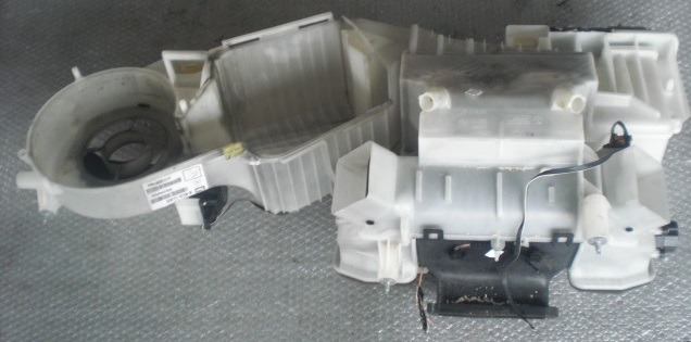 HEATER CORE UNIT BOX COMPLETE WITH CASE . OEM N. 1718300403 ORIGINAL PART ESED MERCEDES CLASSE SLK R171 (2003 - 2008)BENZINA 18  YEAR OF CONSTRUCTION 2005