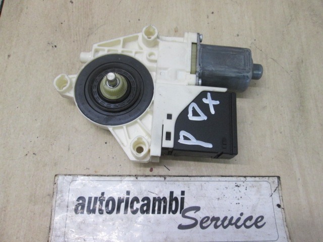 REAR DOOR WINDOW MOTOR OEM N. 827306548R ORIGINAL PART ESED RENAULT MEGANE MK3 BER/SPORTOUR/ESTATE (2009 - 2015) DIESEL 15  YEAR OF CONSTRUCTION 2010