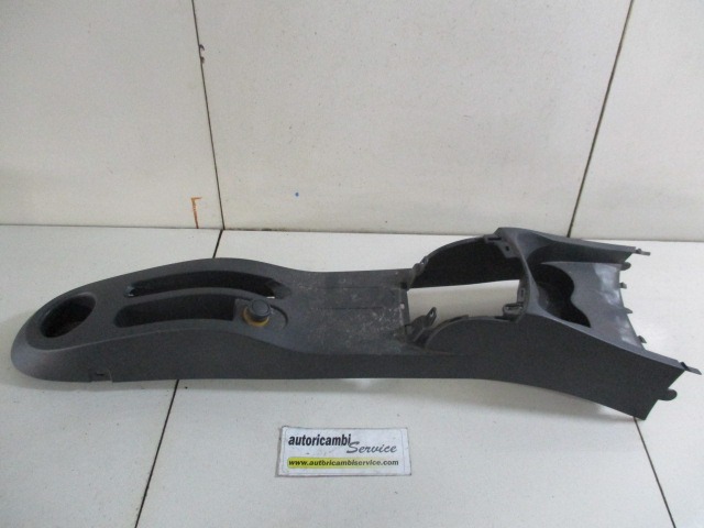 TUNNEL OBJECT HOLDER WITHOUT ARMREST OEM N. 8200475735 ORIGINAL PART ESED RENAULT CLIO (2005 - 05/2009) BENZINA 12  YEAR OF CONSTRUCTION 2008