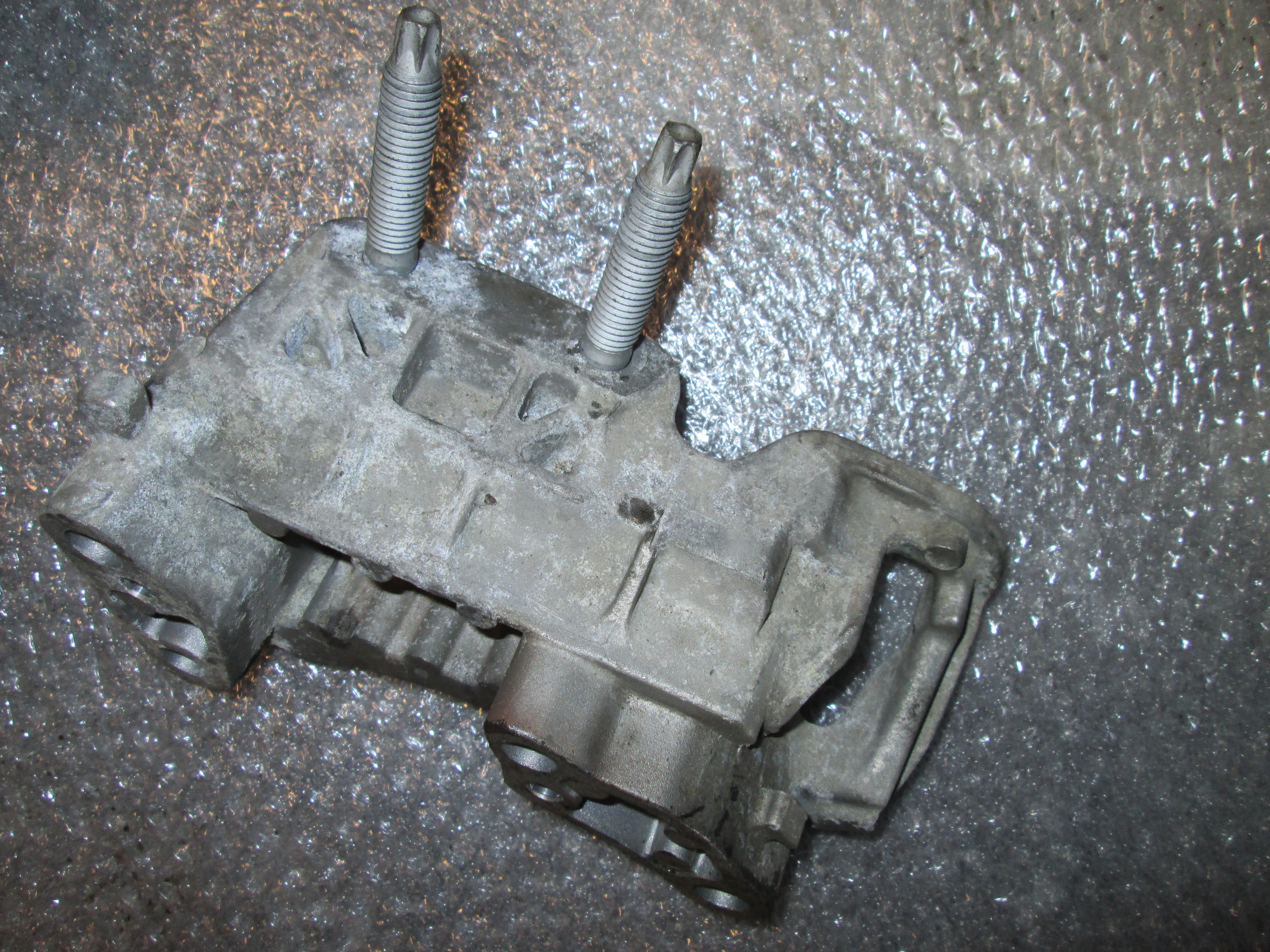ENGINE SUPPORT OEM N. SUPPORTO MOTORE ORIGINAL PART ESED FORD FIESTA JH JD MK5 R (01/2006 - 2008) DIESEL 16  YEAR OF CONSTRUCTION 2006