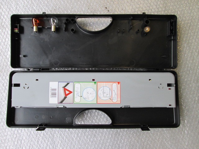 WARNING TRIANGLE/FIRST AID KIT/-CUSHION OEM N. 27R03 SPARE PART USED CAR MAZDA 6 GG GY 5P 3P SW (2003-2008) DISPLACEMENT 20 DIESEL YEAR OF CONSTRUCTION 2005