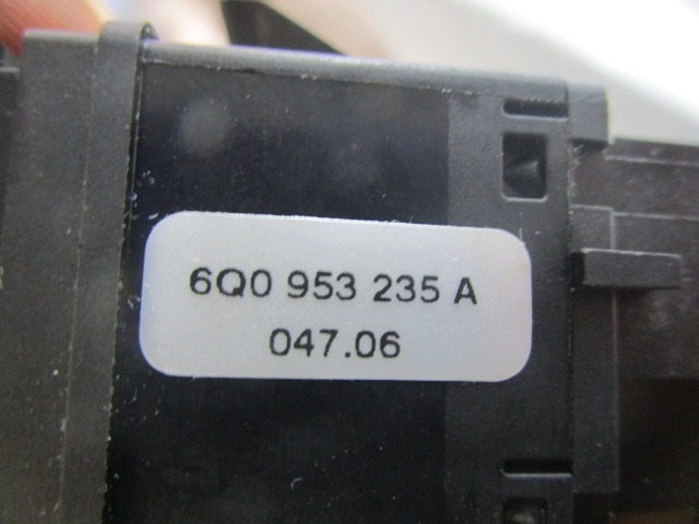 SWITCH HAZARD WARNING/CENTRAL LCKNG SYST OEM N. 6Q0953235A ORIGINAL PART ESED VOLKSWAGEN POLO (2005 - 10/2009) BENZINA 12  YEAR OF CONSTRUCTION 2006