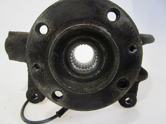 CARRIER, RIGHT FRONT / WHEEL HUB WITH BEARING, FRONT OEM N. 8200297033 ORIGINAL PART ESED RENAULT MEGANE BER/GRANDTOUR  (10/2002 - 02/2006) DIESEL 19  YEAR OF CONSTRUCTION 2005