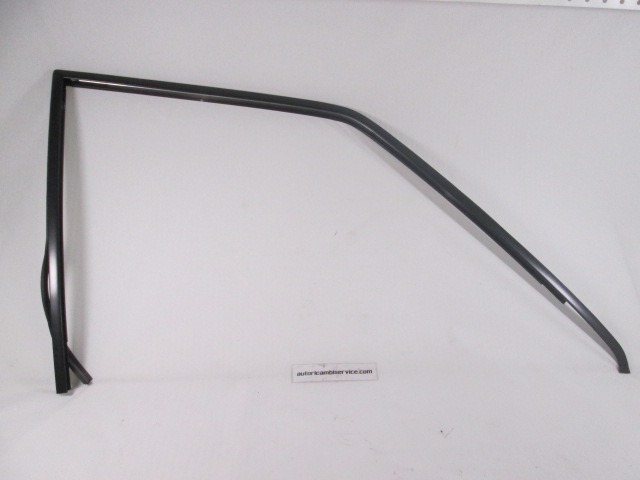 PROFILE, RIGHT FRONT DOOR MOLDINGS OEM N. 82422599 ORIGINAL PART ESED FIAT CROMA (1985 - 1996)BENZINA 20  YEAR OF CONSTRUCTION 1985