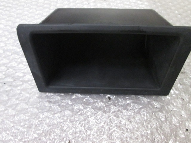 ASHTRAY INSERT OEM N. 51168225529 ORIGINAL PART ESED BMW SERIE 3 E46 BER/SW/COUPE/CABRIO LCI RESTYLING (10/2001 - 2005) BENZINA 22  YEAR OF CONSTRUCTION 2002