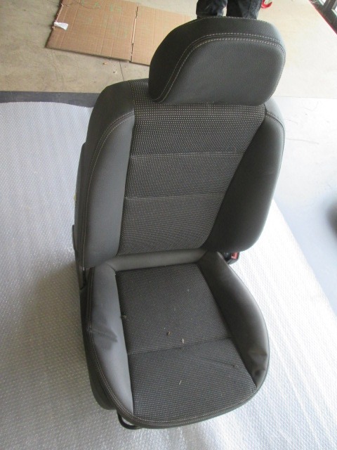 SEAT FRONT PASSENGER SIDE RIGHT / AIRBAG OEM N. 18691 SEDILE ANTERIORE DESTRO TESSUTO ORIGINAL PART ESED OPEL ZAFIRA B A05 M75 (2005 - 2008) DIESEL 19  YEAR OF CONSTRUCTION 2007