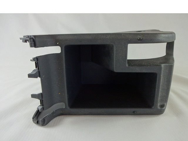 MOUNTING PARTS, CENTRE CONSOLE OEM N. 5M0863323M ORIGINAL PART ESED VOLKSWAGEN GOLF PLUS MK1 (2004 - 2009) BENZINA 16  YEAR OF CONSTRUCTION 2006