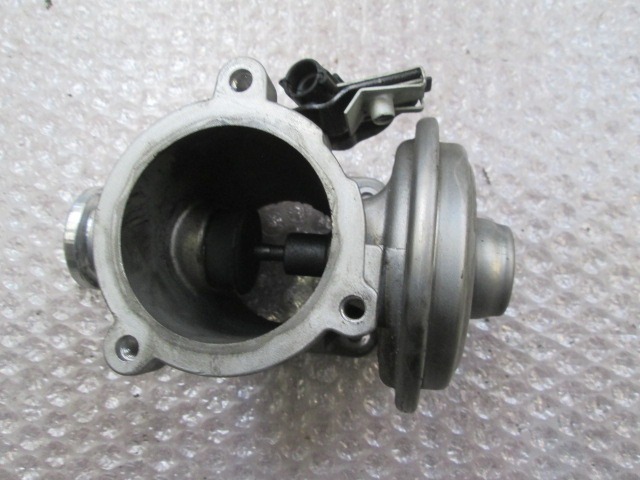 EGR VALVES / AIR BYPASS VALVE . OEM N. 11717804381 SPARE PART USED CAR BMW SERIE X5 E70 (2006 - 2010) DISPLACEMENT 30 DIESEL YEAR OF CONSTRUCTION 2010