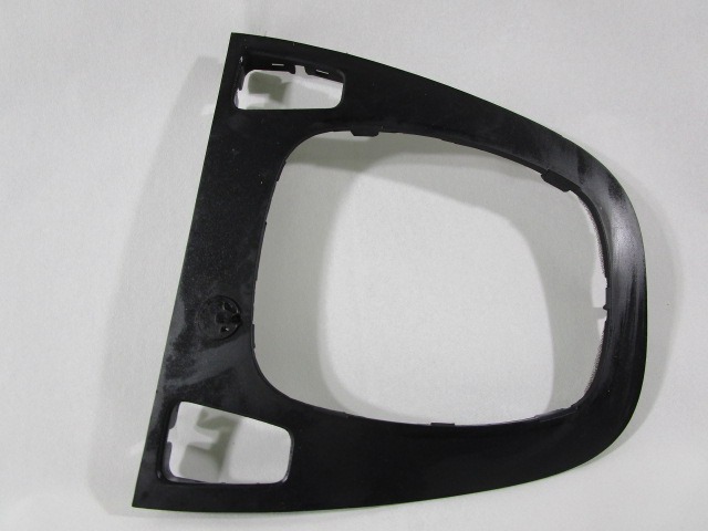 MOUNTING PARTS, CENTRE CONSOLE OEM N. 735364120 ORIGINAL PART ESED FIAT CROMA (2005 - 10/2007)  DIESEL 19  YEAR OF CONSTRUCTION 2006