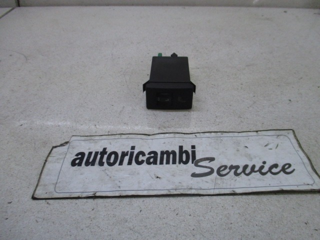 SEAT ADJUSTMENT SWITCH, FRONT OEM N. 8D0963563 ORIGINAL PART ESED AUDI A4 B5 BER/SW (1994 - 12/2000) DIESEL 19  YEAR OF CONSTRUCTION 1996