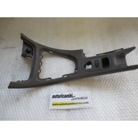MOUNTING PARTS, CENTRE CONSOLE OEM N. 8200025900 ORIGINAL PART ESED RENAULT LAGUNA MK2 BER/SW (11/2000 - 12/2004) DIESEL 19  YEAR OF CONSTRUCTION 2003
