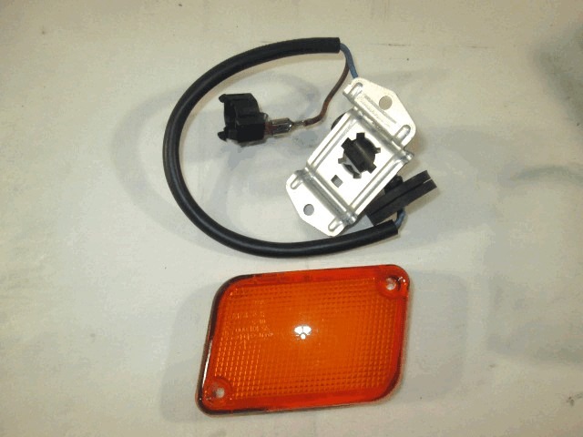 ADDITIONAL TURN INDICATOR LAMP OEM N. 35101000 ORIGINAL PART ESED IVECO EUROTECH SERIE 180 190 240 400 440 (1992 - 2002)DIESEL 95  YEAR OF CONSTRUCTION 1992