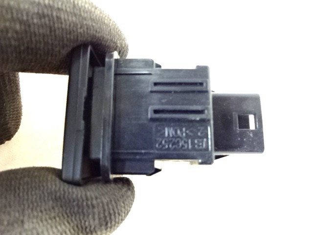 VARIOUS SWITCHES OEM N. 84841-05020 ORIGINAL PART ESED TOYOTA AVENSIS BER/SW (2009 - 2015)DIESEL 22  YEAR OF CONSTRUCTION 2011