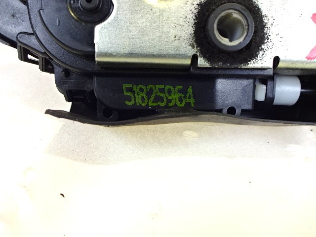 CENTRAL LOCKING OF THE RIGHT FRONT DOOR OEM N. 51825964 ORIGINAL PART ESED FIAT CROMA (11-2007 - 2010) DIESEL 19  YEAR OF CONSTRUCTION 2009