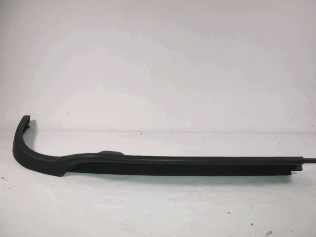 PROTECTIVE RUBBER STRIP, FRONT OEM N. 375805903A ORIGINAL PART ESED VOLKSWAGEN PASSAT B3 B4 3A 35I BER/SW (04/1988 - 07/1993) DIESEL 19  YEAR OF CONSTRUCTION 1988