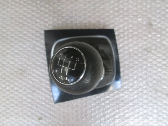Gear Lever Cover OEM 8P0864261 AUDI A3 8P 8PA 8P1 (2003 - 2008) 16 BENZINA Year 2004 spare part used