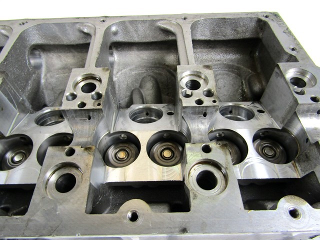 CYLINDER HEADS & PARTS . OEM N. 038103373R ORIGINAL PART ESED AUDI A3 8P 8PA 8P1 (2003 - 2008)DIESEL 19  YEAR OF CONSTRUCTION 2006