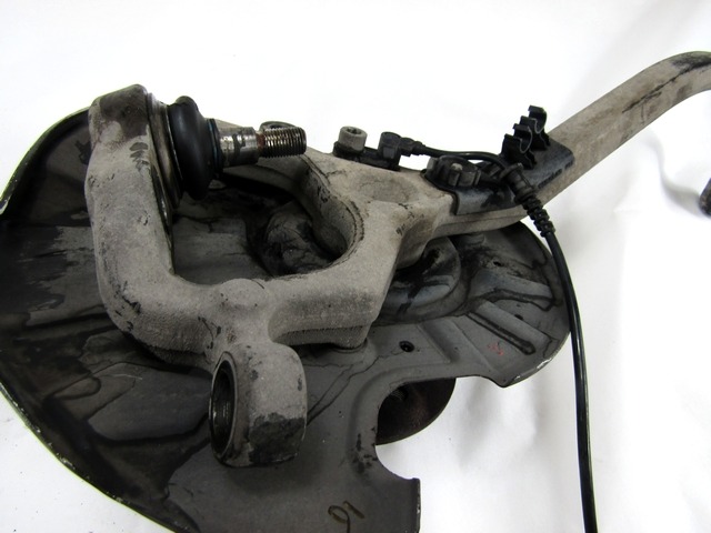 CARRIER, LEFT / WHEEL HUB WITH BEARING, FRONT OEM N. A2203300020 A2203300725 SPARE PART USED CAR MERCEDES CLASSE S W220 (1998 - 2006) DISPLACEMENT 32 DIESEL YEAR OF CONSTRUCTION 2004