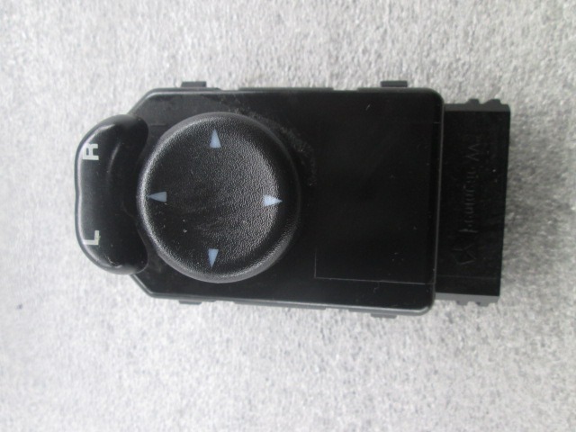 SWITCH ELECTRIC MIRRORS OEM N. 39754D SPARE PART USED CAR JEEP CHEROKEE (2002 - 2005) DISPLACEMENT 28 DIESEL YEAR OF CONSTRUCTION 2004