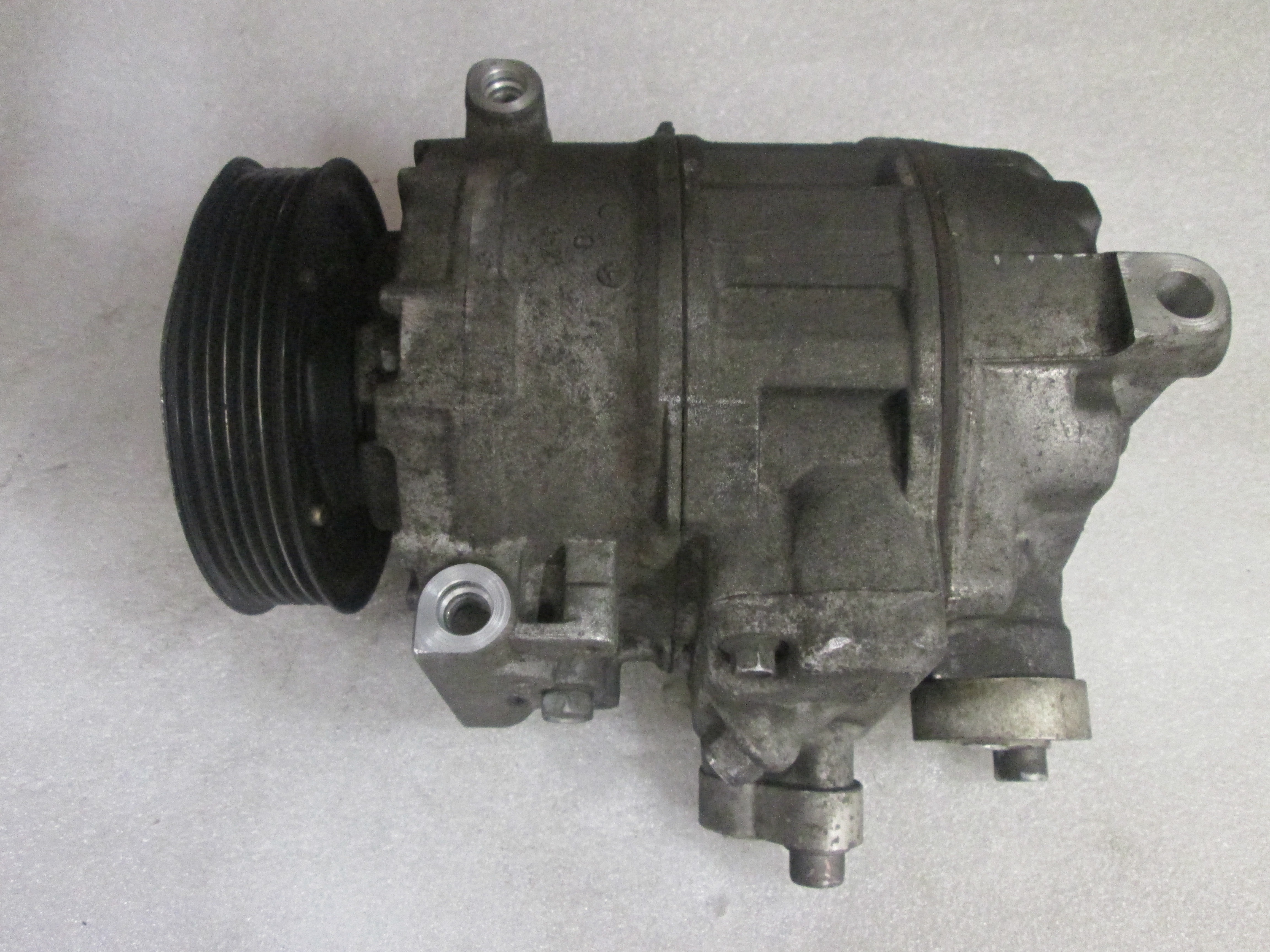 AIR-CONDITIONER COMPRESSOR OEM N. 1K08220859C SPARE PART USED CAR VOLKSWAGEN GOLF MK5 BER/SW (02/2004-11/2008) DISPLACEMENT 16 BENZINA YEAR OF CONSTRUCTION 2004