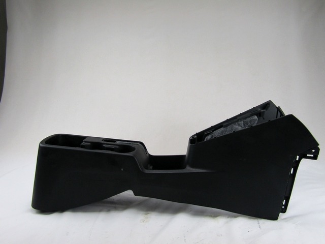 TUNNEL OBJECT HOLDER WITHOUT ARMREST OEM N. 84610-1P000-EQ ORIGINAL PART ESED KIA VENGA (DAL 2010)DIESEL 14  YEAR OF CONSTRUCTION 2012