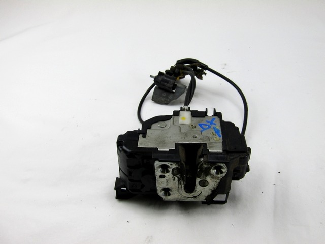 CENTRAL LOCKING OF THE RIGHT FRONT DOOR OEM N. 8200219247 ORIGINAL PART ESED RENAULT MODUS (2004 - 2008) BENZINA 12  YEAR OF CONSTRUCTION 2005