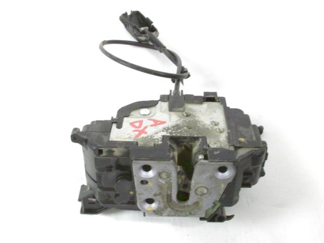 CENTRAL LOCKING OF THE RIGHT FRONT DOOR OEM N. 825020011R ORIGINAL PART ESED RENAULT MASTER (DAL 2010)DIESEL 23  YEAR OF CONSTRUCTION 2011