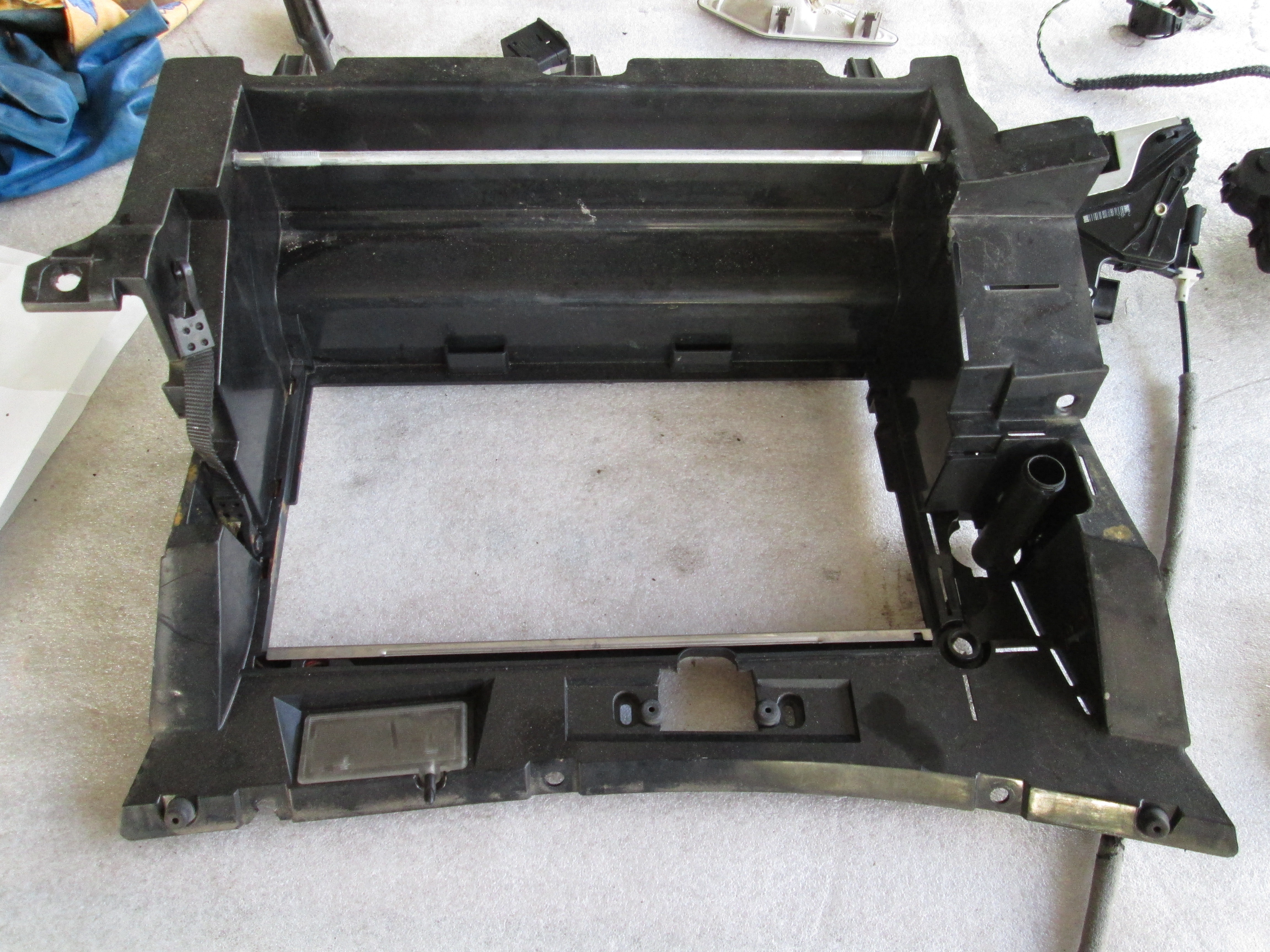 DASH PARTS / CENTRE CONSOLE OEM N.  ORIGINAL PART ESED BMW SERIE 3 E46 BER/SW/COUPE/CABRIO LCI RESTYLING (10/2001 - 2005) DIESEL 20  YEAR OF CONSTRUCTION 2002