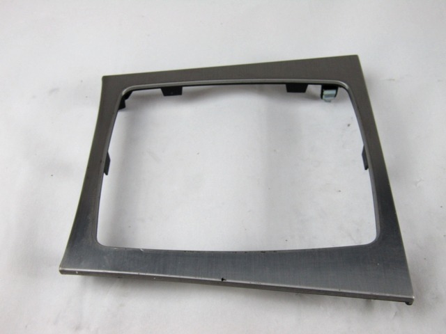 MOUNTING PARTS, CENTRE CONSOLE OEM N. A2046807208 ORIGINAL PART ESED MERCEDES CLASSE C W204 RESTYLING BER/SW (2011 - 10/2014)DIESEL 22  YEAR OF CONSTRUCTION 2011