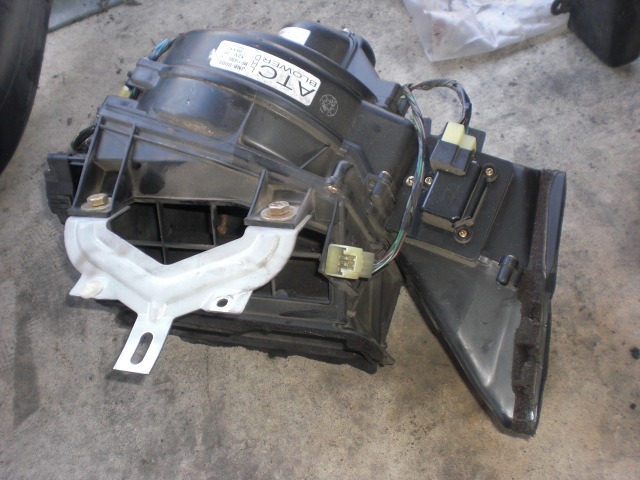HEATER CORE UNIT BOX COMPLETE WITH CASE . OEM N.  ORIGINAL PART ESED LAND ROVER DISCOVERY 2 (1999-2004)DIESEL 25  YEAR OF CONSTRUCTION 2002