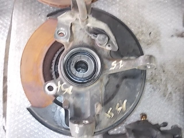 CARRIER, LEFT / WHEEL HUB WITH BEARING, FRONT OEM N.  SPARE PART USED CAR ISUZU TROOPER 3000 (2001 - 2003) DISPLACEMENT 30 DIESEL YEAR OF CONSTRUCTION 2001