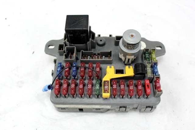 FUSE UNIT OEM N. YQE102470 SPARE PART USED CAR ROVER 200 (11/1995 - 12/1999)- DISPLACEMENT 1.4 BENZINA- YEAR OF CONSTRUCTION 1997