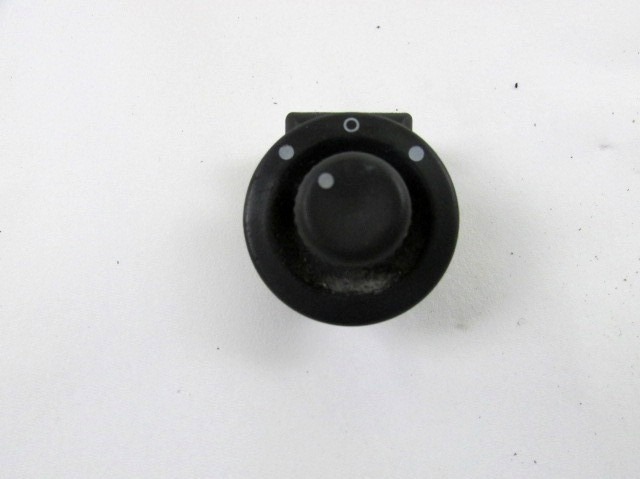 SWITCH ELECTRIC MIRRORS OEM N. 8200002442 ORIGINAL PART ESED RENAULT CLIO (05/2009 - 2013) DIESEL 15  YEAR OF CONSTRUCTION 2011