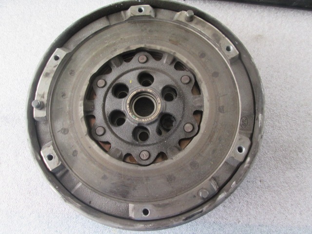 TWIN MASS FLYWHEEL OEM N. 21217560876 ORIGINAL PART ESED BMW SERIE 1 BER/COUPE/CABRIO E81/E82/E87/E88 LCI RESTYLING (2007 - 2013) BENZINA 16  YEAR OF CONSTRUCTION 2007