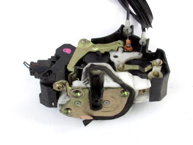 CENTRAL LOCKING OF THE RIGHT FRONT DOOR OEM N. 5715A132 ORIGINAL PART ESED MITSUBISHI COLT (2005 - 2009) BENZINA 13  YEAR OF CONSTRUCTION 2005