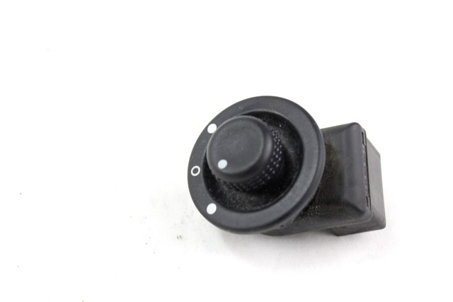 SWITCH ELECTRIC MIRRORS OEM N. 7700429992 ORIGINAL PART ESED RENAULT CLIO MK2 (04/1998 - 04/2001) BENZINA 12  YEAR OF CONSTRUCTION 2002