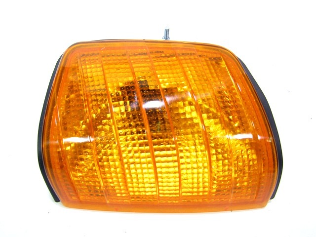 ADDITIONAL TURN INDICATOR LAMP OEM N. A0008205521 ORIGINAL PART ESED MERCEDES CLASSE 190 W201 (1982 - 1993)BENZINA 18  YEAR OF CONSTRUCTION 1990