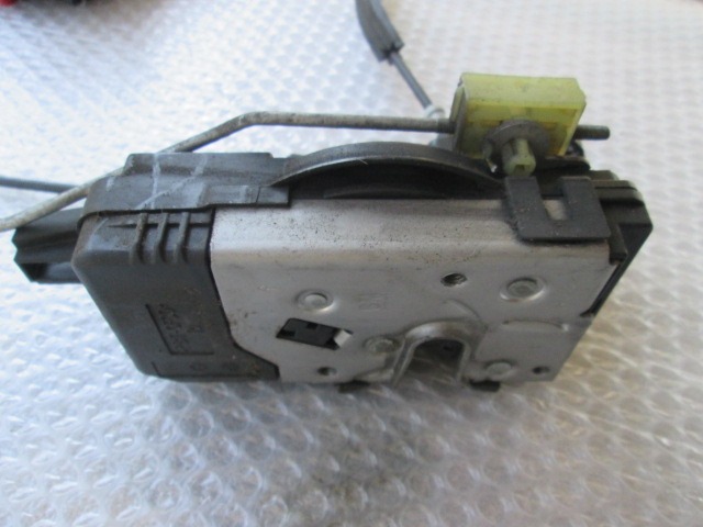 CENTRAL LOCKING OF THE RIGHT FRONT DOOR OEM N. 13157762 ORIGINAL PART ESED OPEL VECTRA BER/SW (2002 - 2006) DIESEL 19  YEAR OF CONSTRUCTION 2004