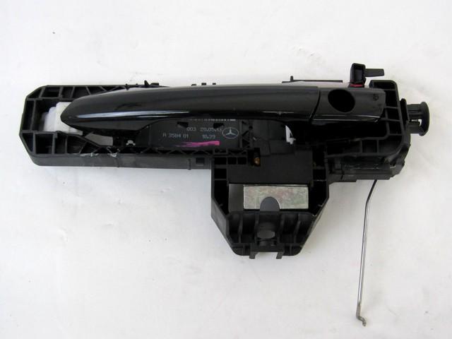LEFT FRONT DOOR HANDLE OEM N. A2047601534 SPARE PART USED CAR MERCEDES CLASSE B W246 (2011 - 2018) DISPLACEMENT DIESEL 1,8 YEAR OF CONSTRUCTION 2013