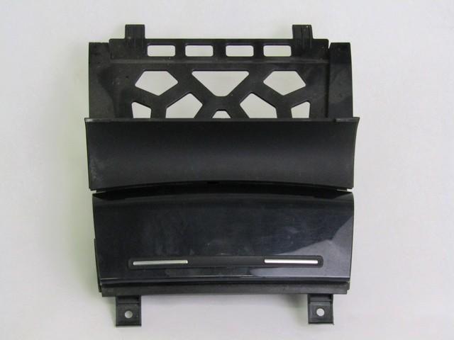 ASHTRAY INSERT OEM N. 8P0857951 SPARE PART USED CAR AUDI A3 MK2 8P 8PA 8P1 (2003 - 2008) DISPLACEMENT DIESEL 2 YEAR OF CONSTRUCTION 2008
