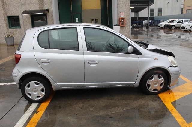 TOYOTA YARIS 1.0 B 48KW 5M 5P (2005) RICAMBI IN MAGAZZINO