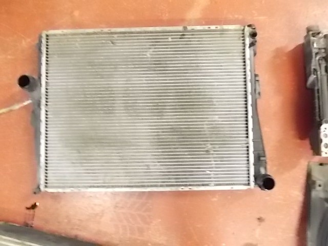 RADIATORS . OEM N. 17119071517 SPARE PART USED CAR BMW SERIE 3 E46 BER/SW/COUPE/CABRIO LCI RESTYLING (10/2001 - 2005) DISPLACEMENT 20 DIESEL YEAR OF CONSTRUCTION 2002