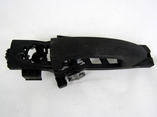 LEFT FRONT DOOR HANDLE OEM N. 1757131 SPARE PART USED CAR FORD FIESTA CB1 CNN MK6 (09/2008 - 11/2012)  DISPLACEMENT DIESEL 1,4 YEAR OF CONSTRUCTION 2010