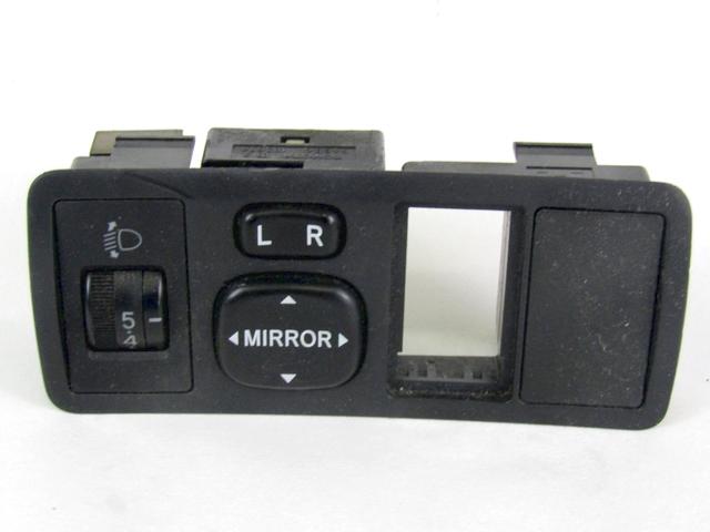 SWITCH ELECTRIC MIRRORS OEM N. 8415212051 SPARE PART USED CAR TOYOTA COROLLA VERSO E12 (2001 - 2004)  DISPLACEMENT DIESEL 2 YEAR OF CONSTRUCTION 2002