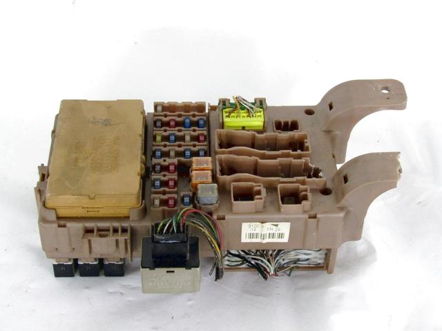 FUSE UNIT OEM N. 82641-13040 SPARE PART USED CAR TOYOTA COROLLA VERSO E12 (2001 - 2004)  DISPLACEMENT DIESEL 2 YEAR OF CONSTRUCTION 2002
