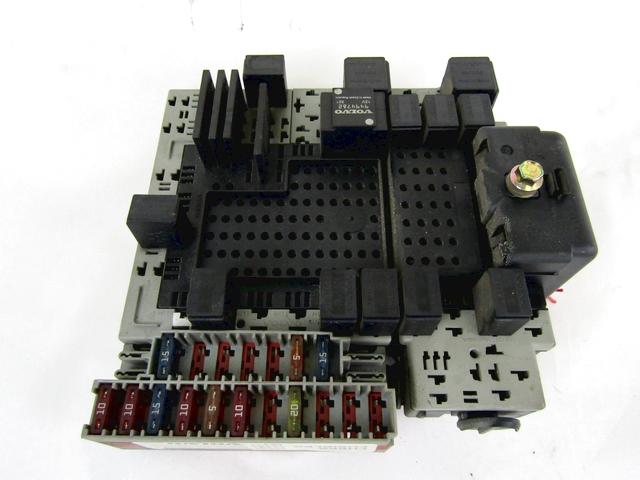 FUSE UNIT OEM N. 8645729 SPARE PART USED CAR VOLVO V70 MK2 285 (2000 - 2007)  DISPLACEMENT DIESEL 2,4 YEAR OF CONSTRUCTION 2003