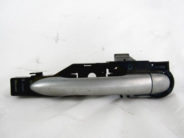 RIGHT FRONT DOOR HANDLE OEM N. 806070046R SPARE PART USED CAR RENAULT CLIO BR0//1 CR0/1 KR0/1 MK3 R (05/2009 - 2013)  DISPLACEMENT BENZINA/GPL 1,2 YEAR OF CONSTRUCTION 2011